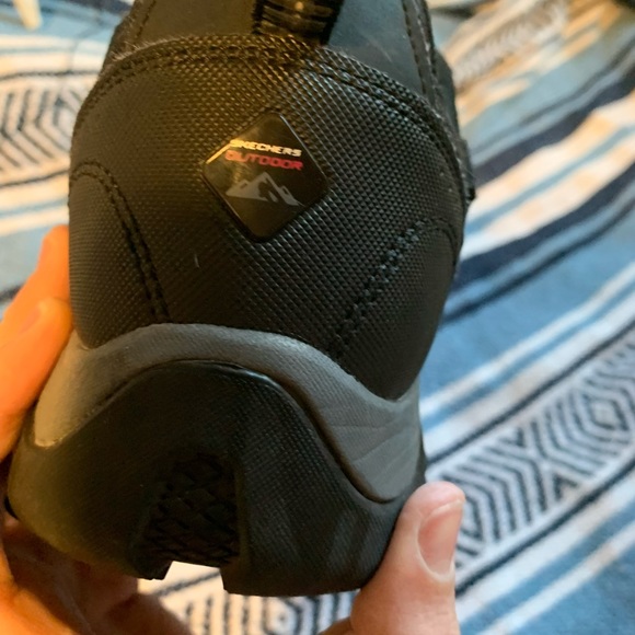 Men’s sketcher size 9. - Picture 3 of 6